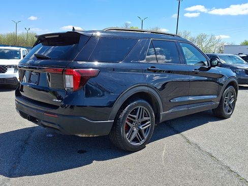 Used 2025 Ford Explorer ST-Line w/ ST-Line Street Pack AWD/4WD image 6