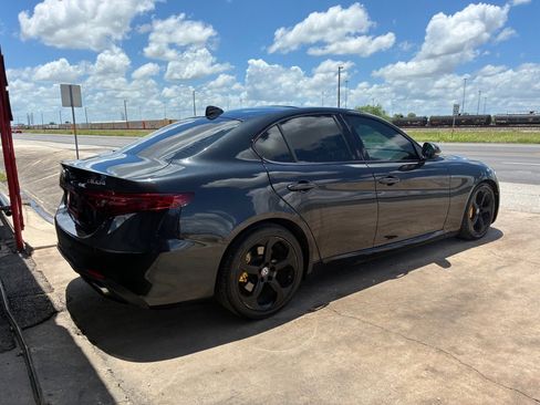 Used 2017 Alfa Romeo Giulia RWD image 22