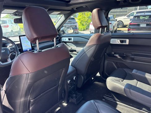 Used 2023 Ford Explorer Platinum w/ Technology Package AWD/4WD image 26