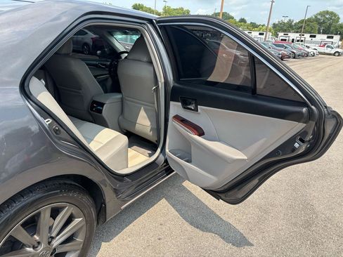Used 2012 Toyota Camry XLE w/ Leather Pkg FWD image 11