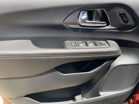 New 2026 Chrysler Pacifica Select AWD/4WD image 42