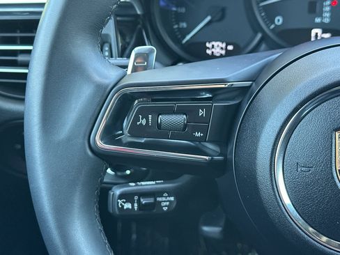 Certified 2025 Porsche Macan AWD/4WD image 26