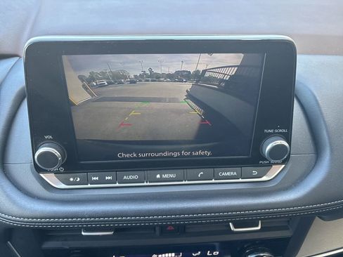 Used 2023 Nissan Rogue SV FWD image 17