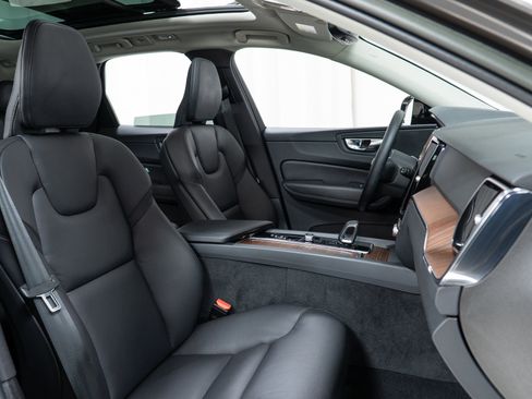 Certified 2023 Volvo XC60 B5 Plus w/ Climate Package image 22