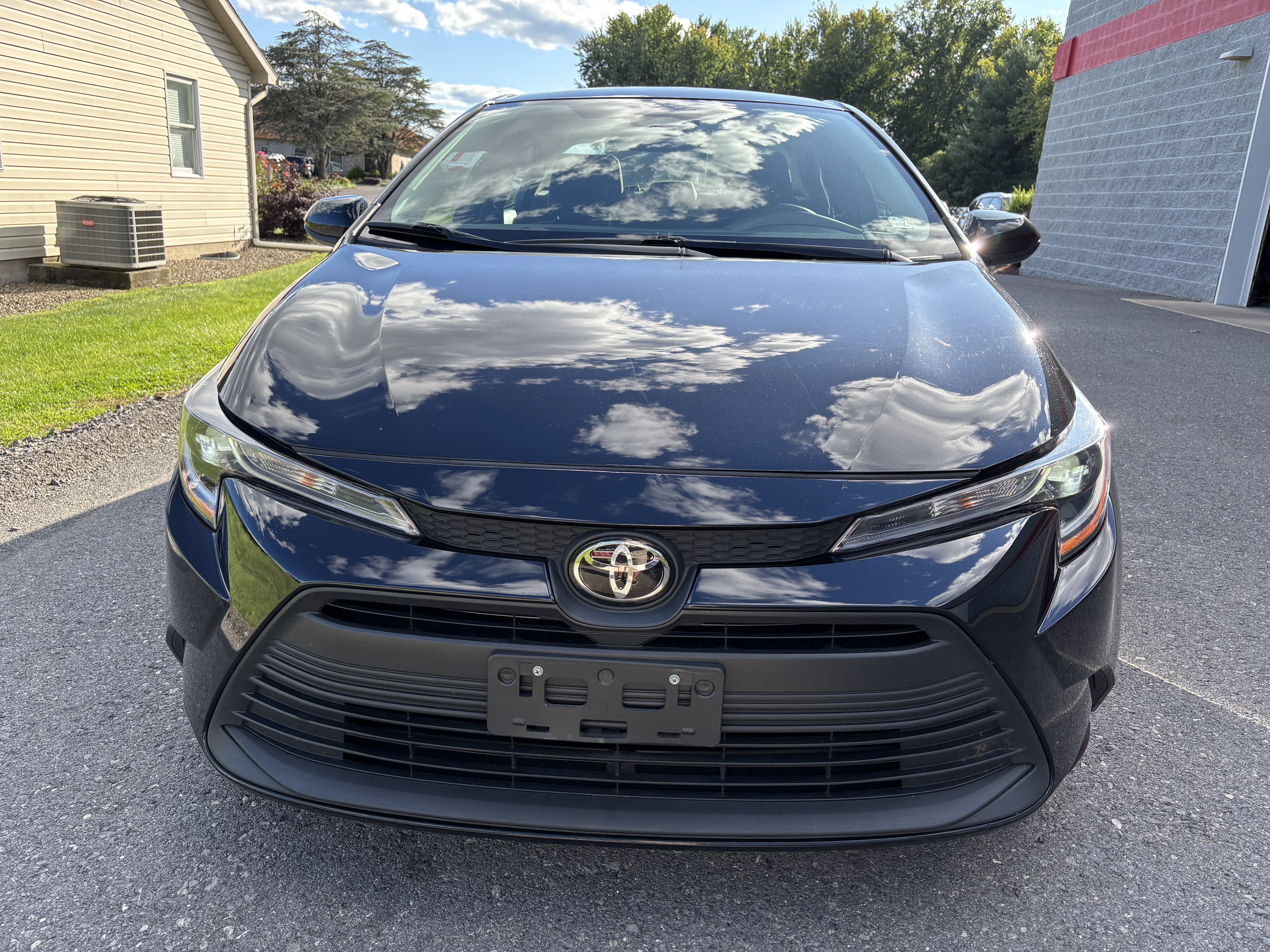 Used 2025 Toyota Corolla LE FWD image 9