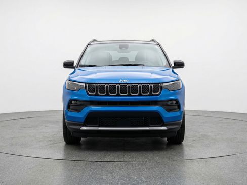 Used 2025 Jeep Compass Limited image 2