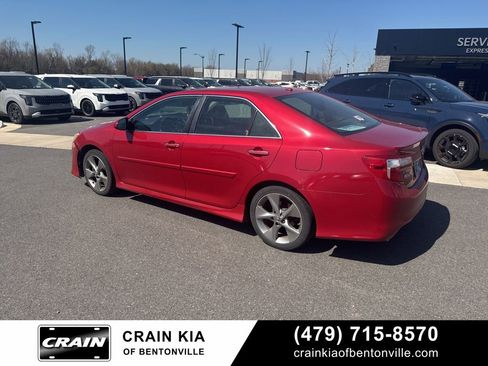 Used 2013 Toyota Camry SE w/ Leather Pkg image 2