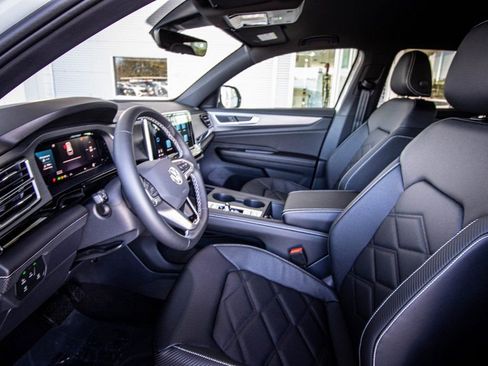 New 2026 Volkswagen Atlas Cross Sport SE image 29