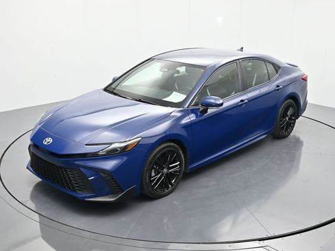 Used 2025 Toyota Camry SE image 28