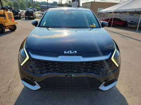 Used 2024 Kia Sportage EX FWD image 2