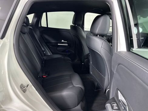 Used 2025 Mercedes-Benz GLA 250 4MATIC image 26