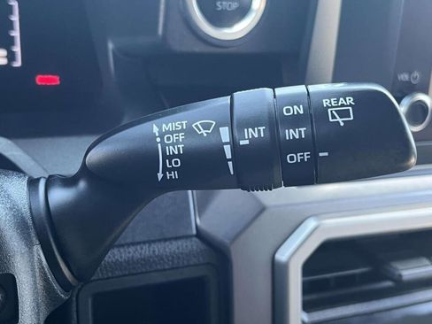 Used 2025 Toyota 4Runner SR5 AWD/4WD image 32