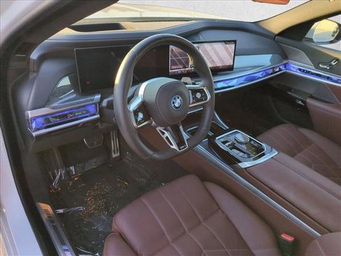 Certified 2025 BMW 750e xDrive w/ Premium Package AWD/4WD image 10