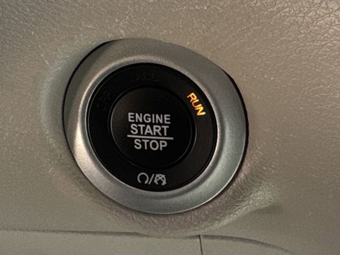 Used 2024 Chrysler Pacifica Touring-L image 21