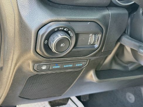 Used 2023 Jeep Wrangler Unlimited Sahara AWD/4WD image 11