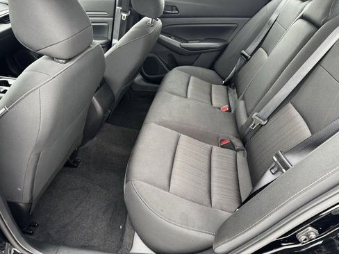 Used 2024 Nissan Altima 2.5 SV image 6