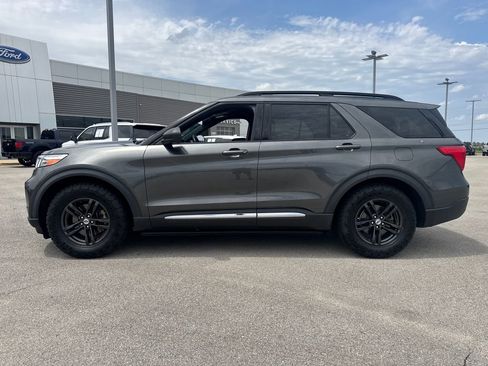 Used 2020 Ford Explorer XLT RWD image 3