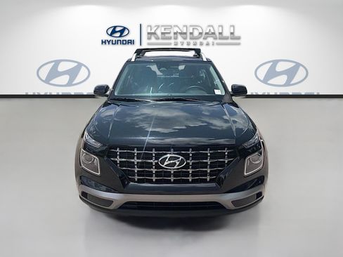 Used 2024 Hyundai Venue SEL FWD image 2