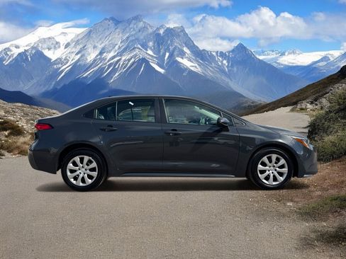 Used 2025 Toyota Corolla LE image 6