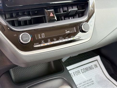 Used 2024 Toyota Corolla LE FWD image 31