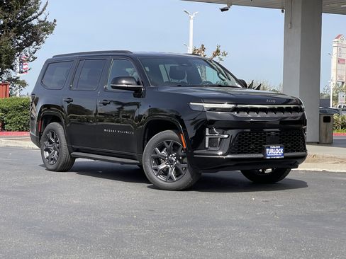 New 2026 Jeep Grand Wagoneer Limited w/ 8-Passenger Seating Package image 2