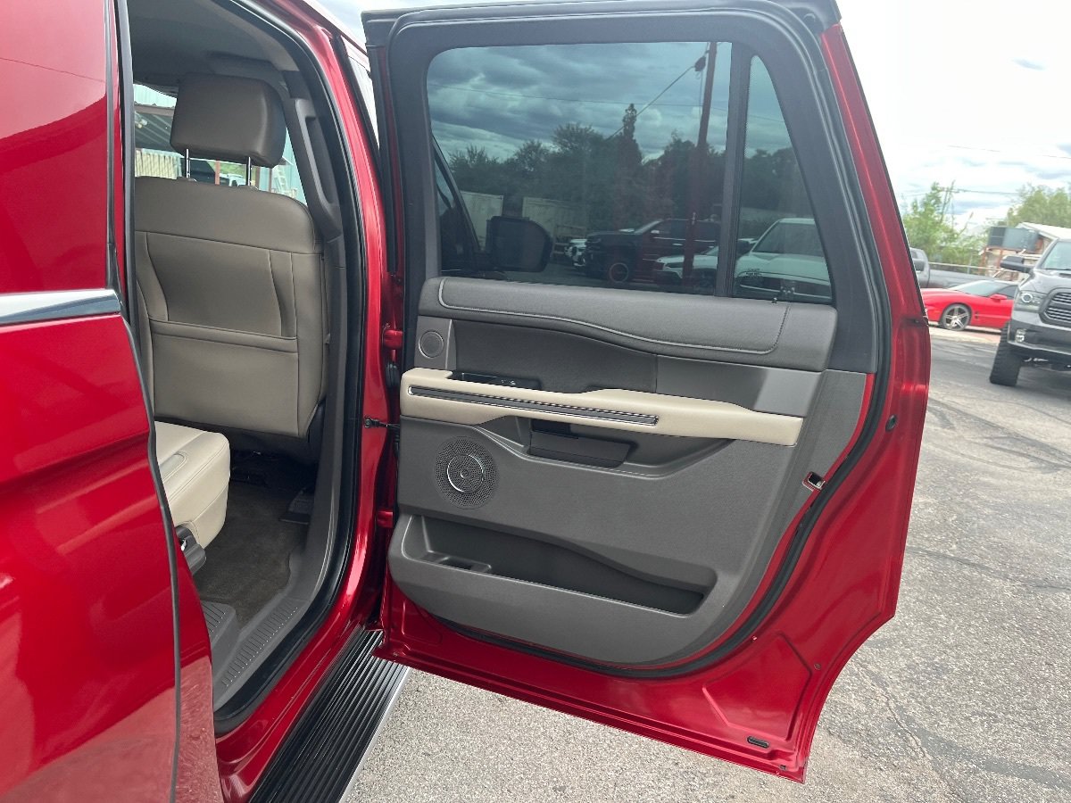 Used 2019 Ford Expedition Max XLT w/ Equipment Group 202A AWD/4WD image 36