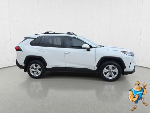 Used 2021 Toyota RAV4 XLE FWD image 4