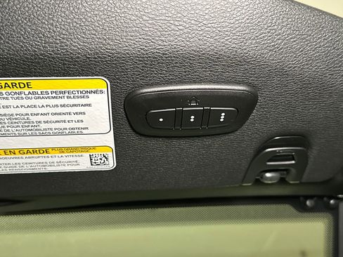 Used 2025 Jeep Wrangler Unlimited Rubicon w/ Technology Group image 24