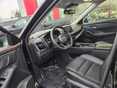 Used 2022 Nissan Rogue SV w/ SV Premium Package image 19