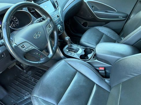 Used 2017 Hyundai Santa Fe SE image 10