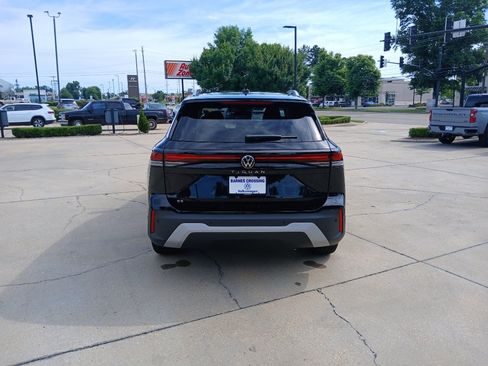 New 2026 Volkswagen Tiguan SE FWD image 6