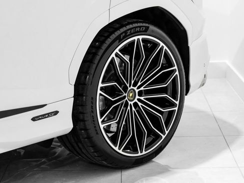 Used 2025 Lamborghini Urus Performante AWD/4WD image 71