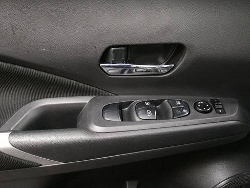 Used 2022 Nissan Kicks SV image 12