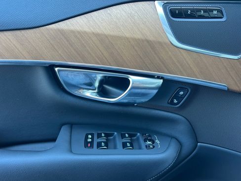 Used 2025 Volvo XC90 B6 Plus image 12