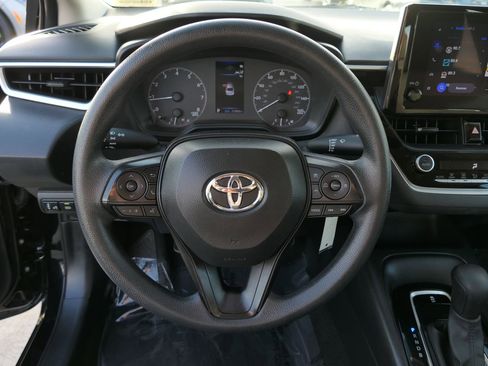Used 2025 Toyota Corolla LE image 17