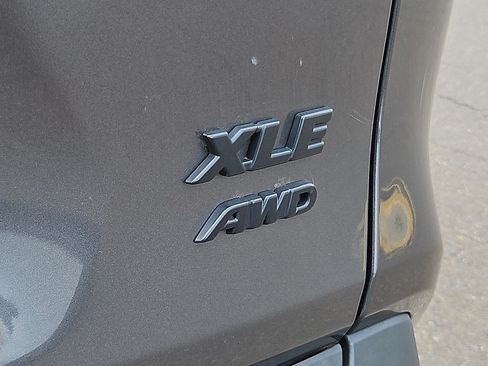 Used 2021 Toyota RAV4 XLE AWD/4WD image 30