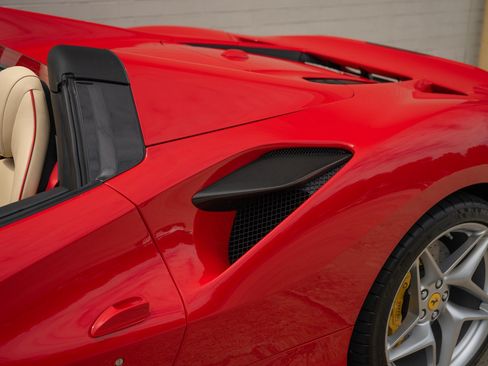 Used 2023 Ferrari F8 Tributo RWD image 17