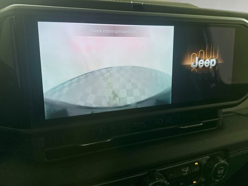 Used 2024 Jeep Wrangler Unlimited Sahara AWD/4WD image 21