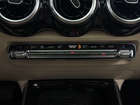 Used 2021 Mercedes-Benz GLB 250 image 22
