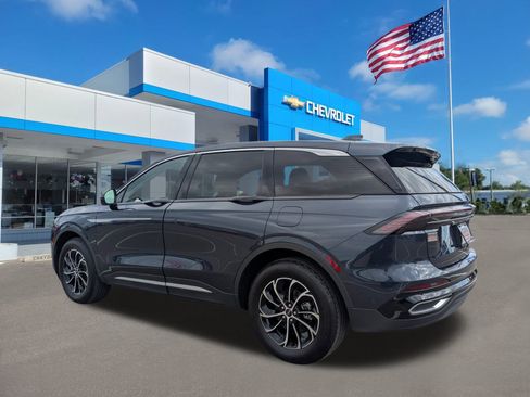 Used 2024 Lincoln Nautilus Premier image 6