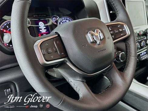 New 2026 RAM 1500 4x4 Crew Cab image 28