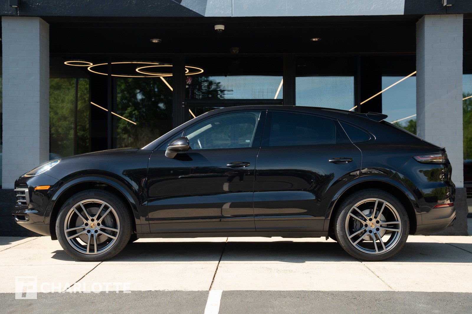 Used 2022 Porsche Cayenne S AWD/4WD image 1