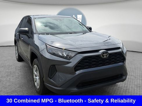 Used 2022 Toyota RAV4 LE image 1
