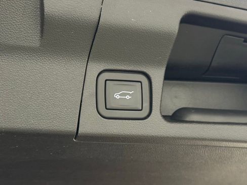 Certified 2023 GMC Acadia SLT w/ Trailering Package image 25