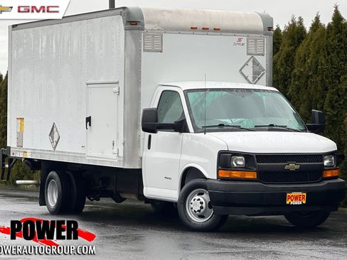 Used 2017 Chevrolet Express 4500 Extended image 1