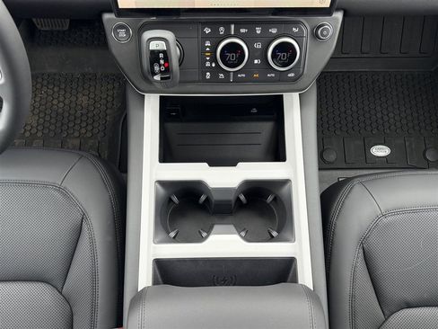 New 2026 Land Rover Defender 130 X-Dynamic SE image 14