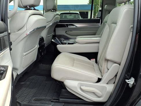 Used 2023 Jeep Grand Wagoneer 4WD image 8