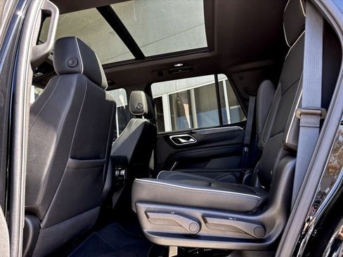 Certified 2022 GMC Yukon SLT w/ SLT Premium Package image 9