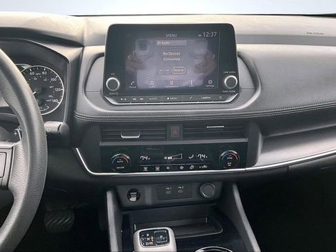 Used 2024 Nissan Rogue SV image 10