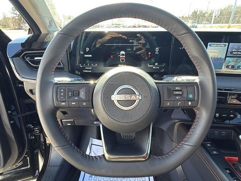 Used 2025 Nissan Kicks SR image 19